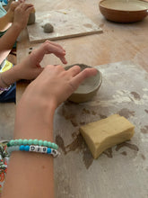 Charger l&#39;image dans la galerie, cours de poterie pour les petits
